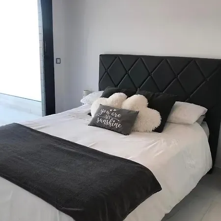 アパート Beachfront Stunning Infinity View 2 Bed アレナレス・デル・ソル