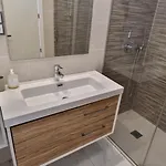 Beachfront Stunning Infinity View 2 Bed 아파트