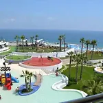 Beachfront Stunning Infinity View 2 Bed 아파트 *