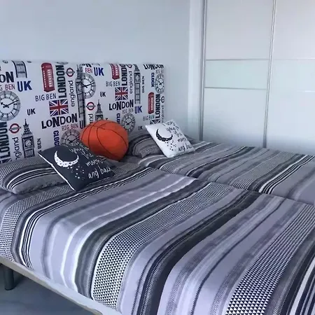 Beachfront Stunning Infinity View 2 Bed 아파트