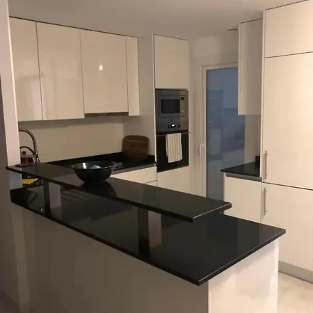Beachfront Stunning Infinity View 2 Bed *